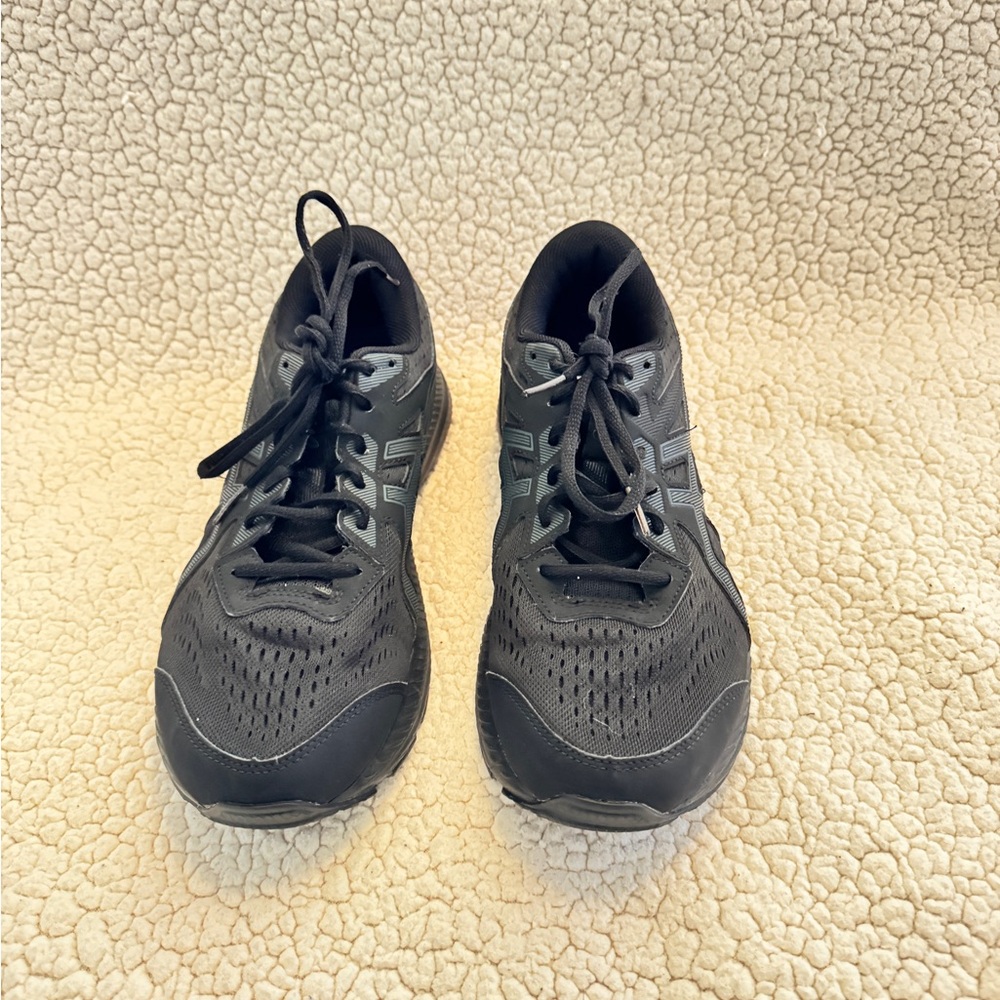 Sleek Black Athletic Shoes for Men